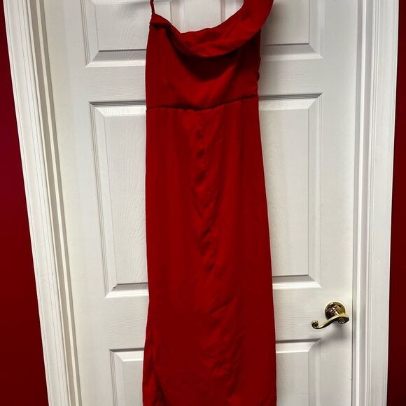 Lulus Red One Shoulder Side Ruched Gown sz L - Picture 2 of 6